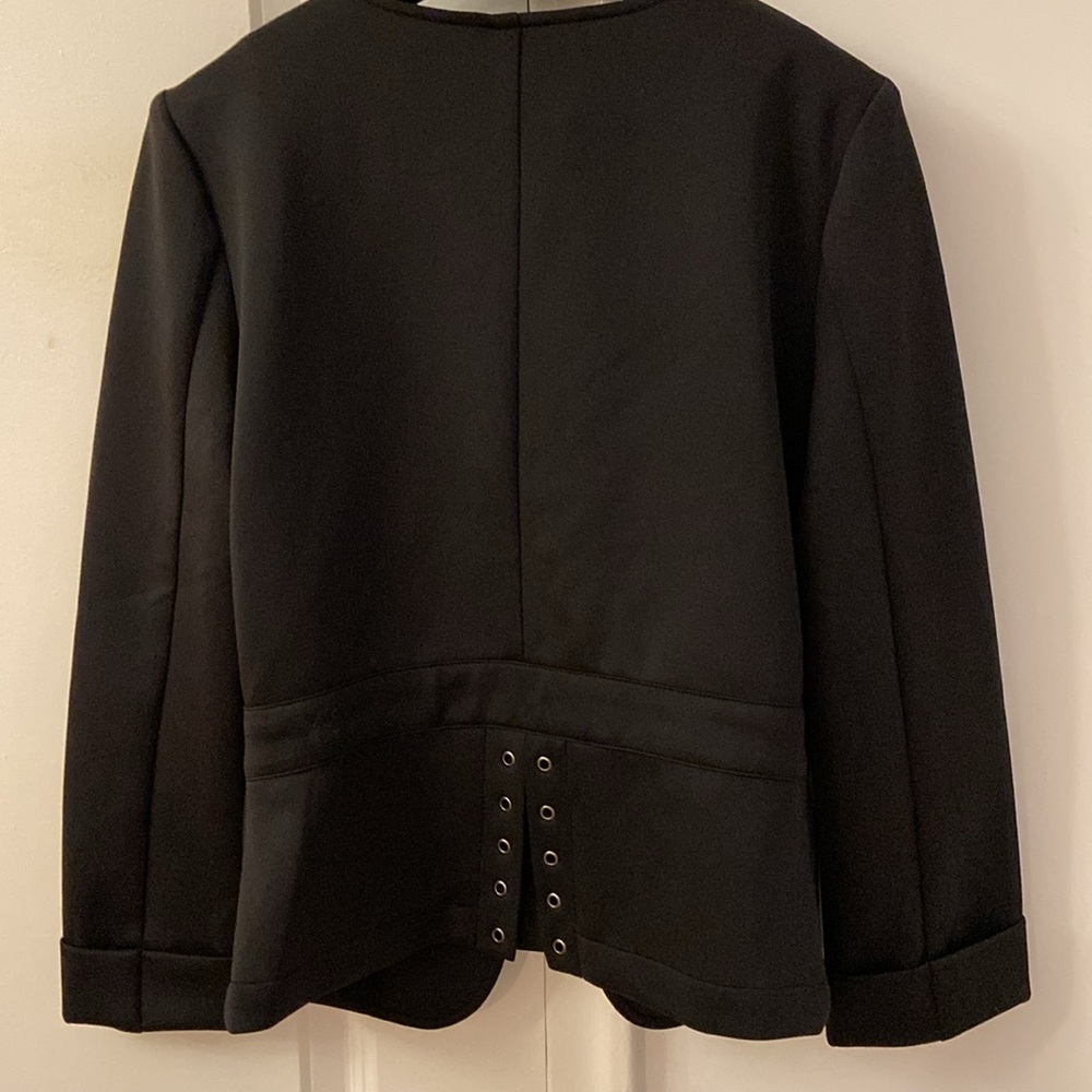 Beautiful jacket - Picture 4 of 6
